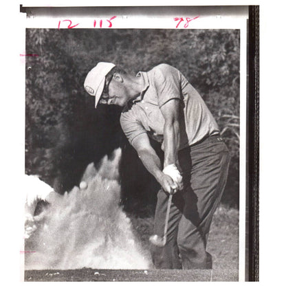 1978 Press Photo Golf Tommy Aaron Hitting Rough Shot From Sand Trap 6x7" AD2