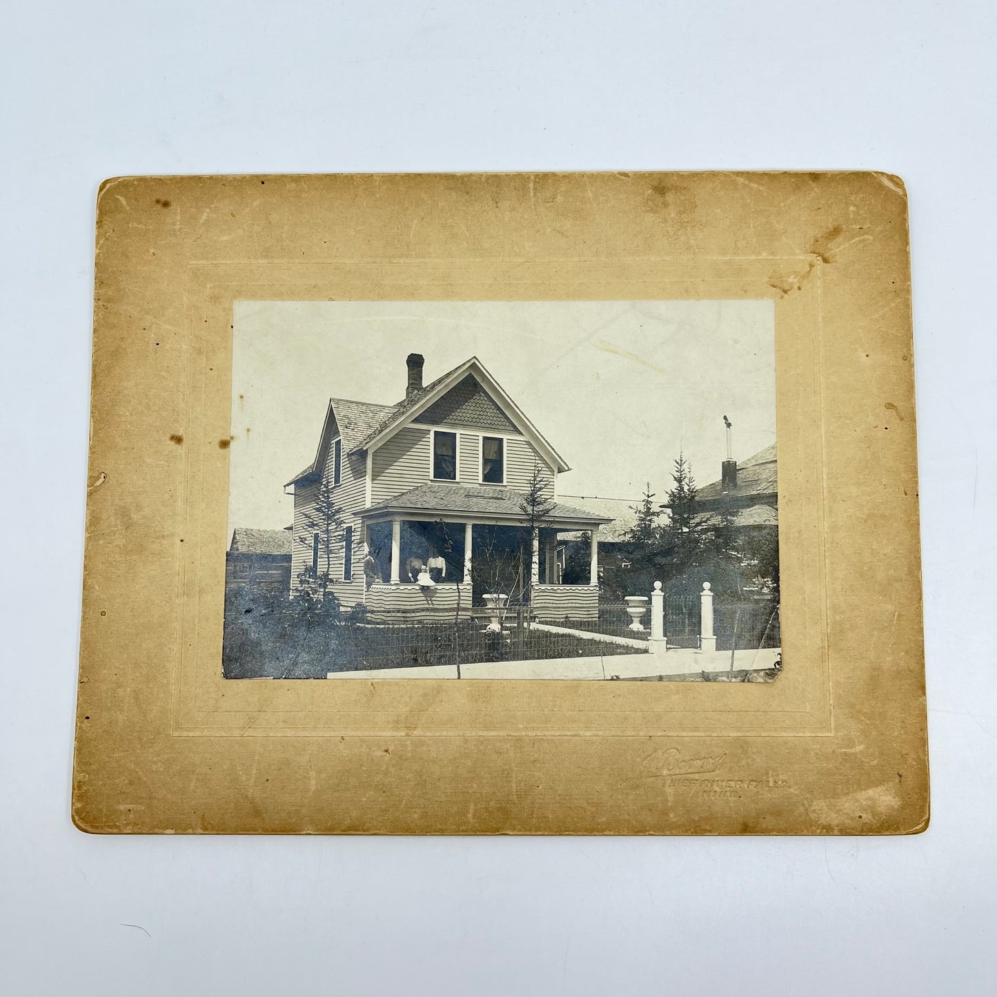 Early 1900s CDV Photo Family Outside House in Thief River Falls MN 8x10” L4-2