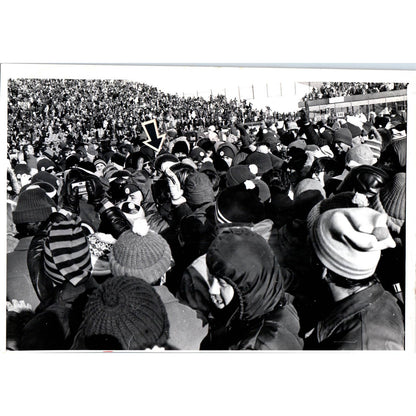 1970 Original Press Photo Football NFL Vikings QB Joe Kapp With Fans 6x9" TK2-FP