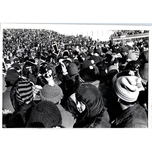 1970 Original Press Photo Football NFL Vikings QB Joe Kapp With Fans 6x9" TK2-FP