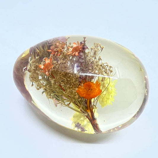 Vintage Lucite Egg Paperweight With Dried Wildflowers TF5