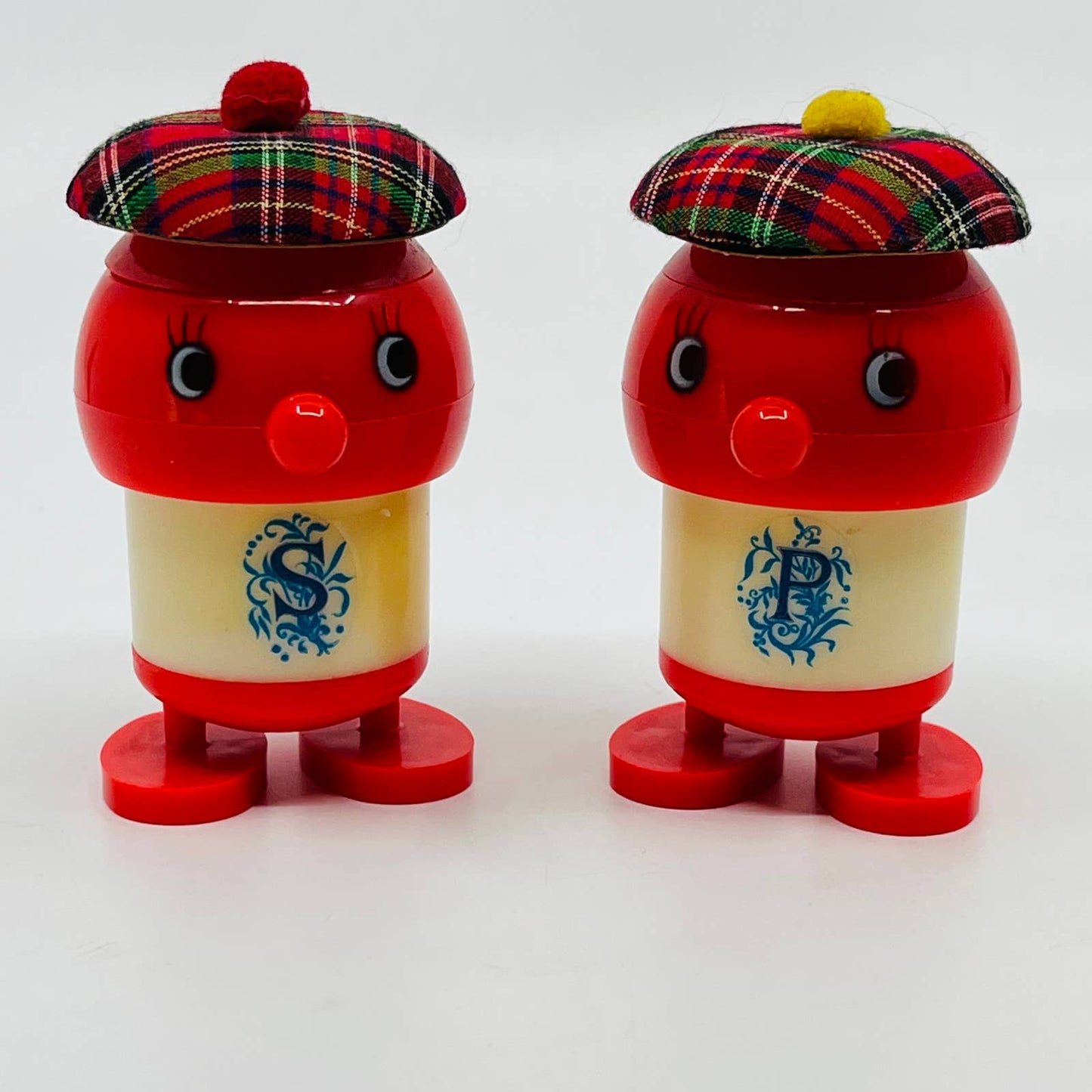 Vintage Kitschy Scottish Tartan Hat Tomato Celluloid Salt & Pepper Shakers TD2