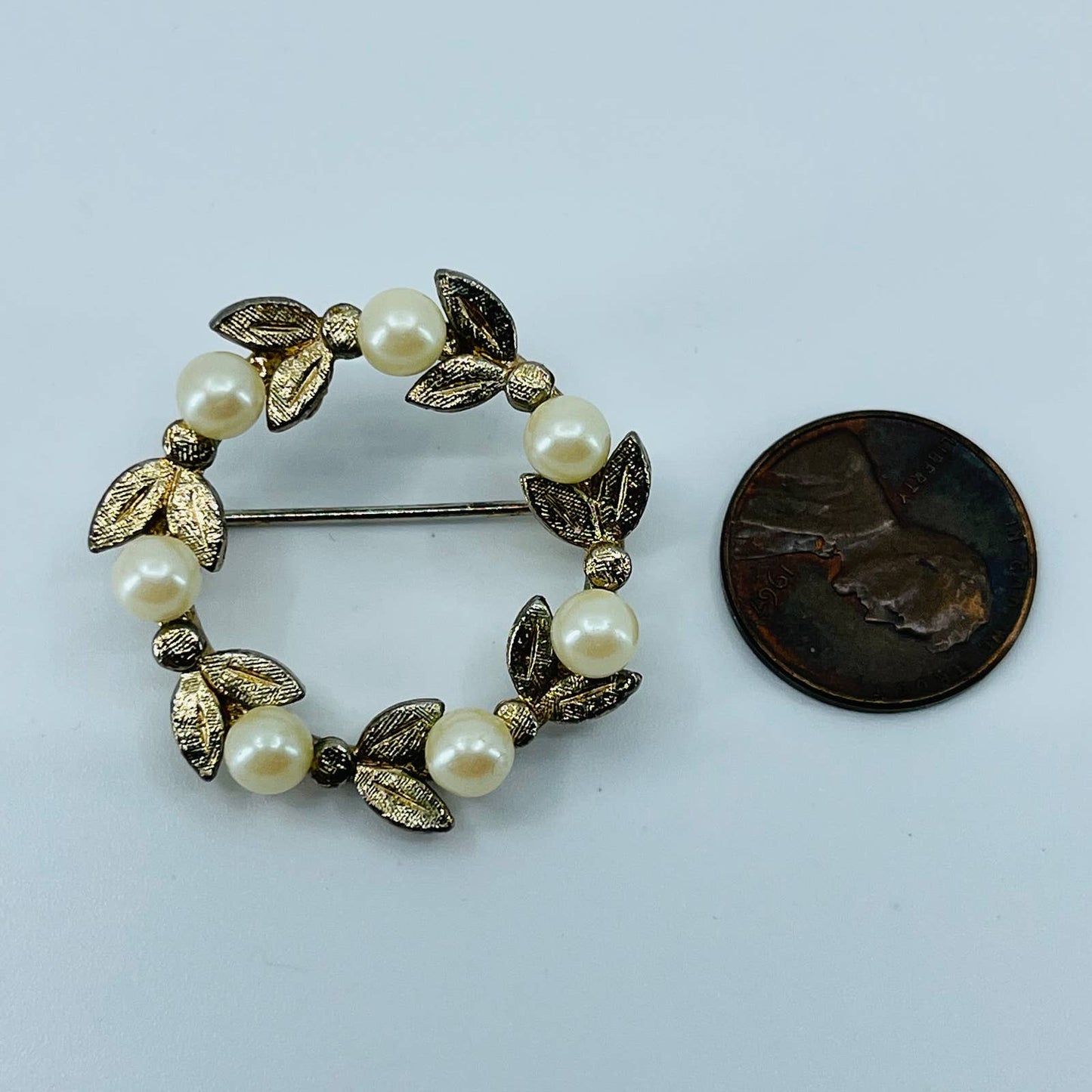 Vintage Art Nouveau Floral Wreath Faux Pearl Brooch Gold Tone SA6