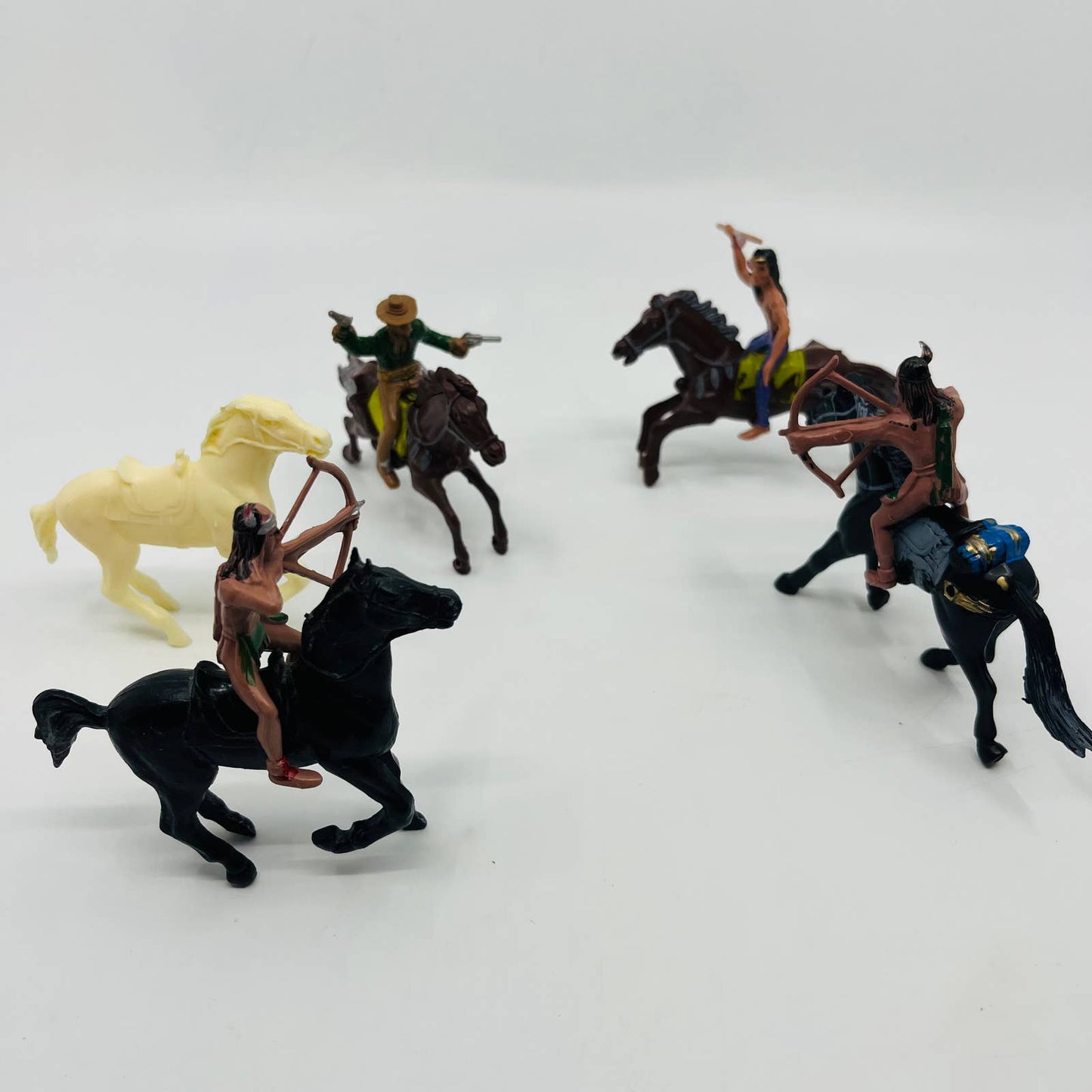 Vintage Plastic Molded Cowboys and Indians With Horses 9pc Lot TA9