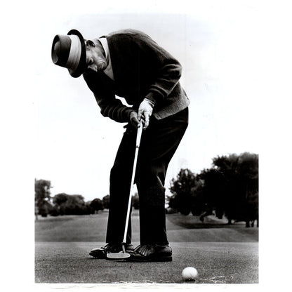 1950s Original Press Photo Golf Chi Chi Rodriguez Putting 8x10" AD2