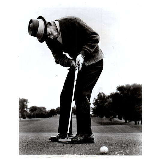 1950s Original Press Photo Golf Chi Chi Rodriguez Putting 8x10" AD2