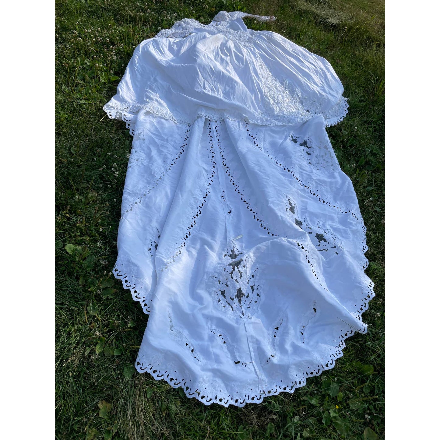 Vintage Forever Yours David’s Bridal Wedding Dress with Long Train