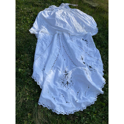 Vintage Forever Yours David’s Bridal Wedding Dress with Long Train