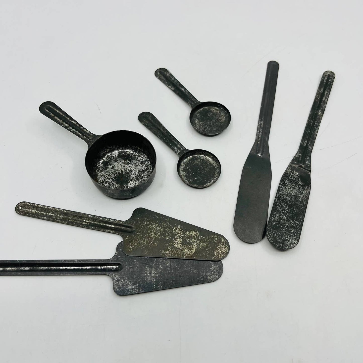 Vintage Toy Kitchen Metal 7 Piece Baking Utensil Set Measuring Serving ~5” TB6