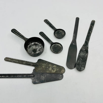 Vintage Toy Kitchen Metal 7 Piece Baking Utensil Set Measuring Serving ~5” TB6