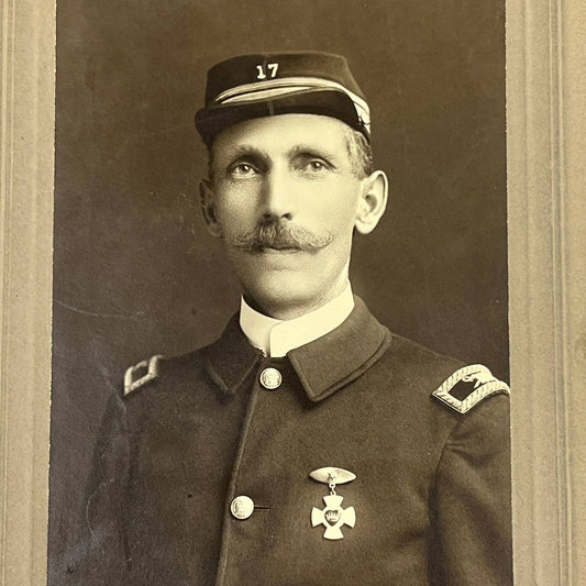 c1880 Indiana 17th Civil War Veteran w/ Odd-fellows Chivalry Medal Photo 6x9 TF5