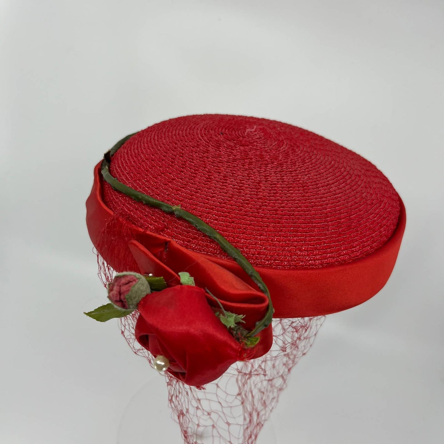 Vintage Woman’s Red Rose Cocktail Fascinator Pillbox Hat Millinery Netting HB1