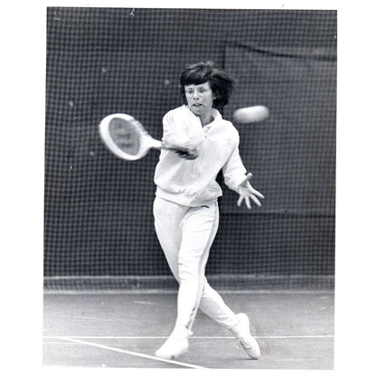 1975 Press Photo Tennis Billie Jean King Moffit Practicing 8x10" AD3-2