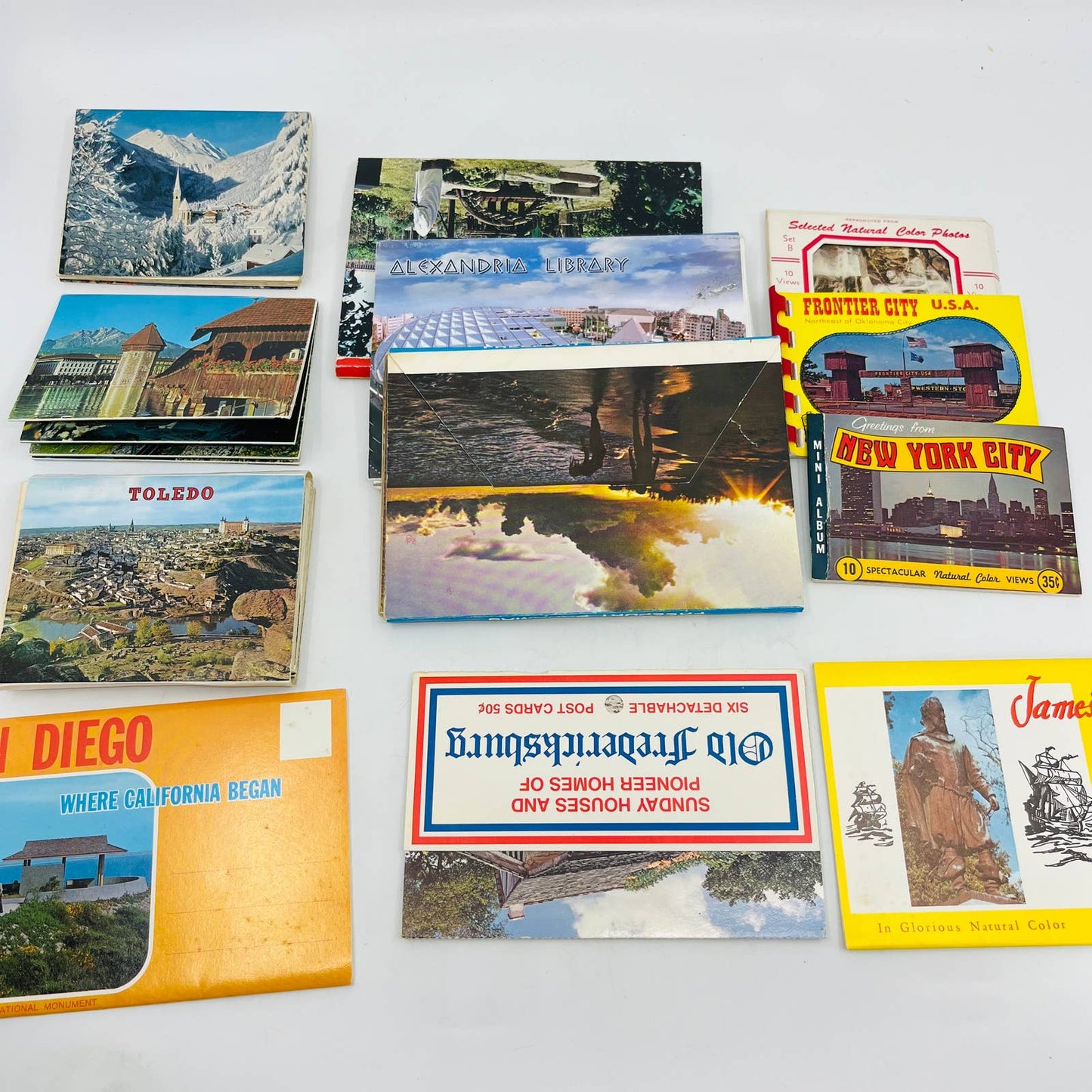 Huge Lot MCM c1960 Postcard Souvenir Books USA and International BA4