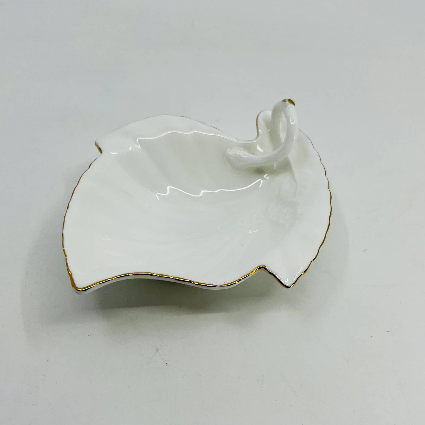 Vintage Porcelain Gold Painted Edge Leaf Shape Trinket Dish 4” TD8