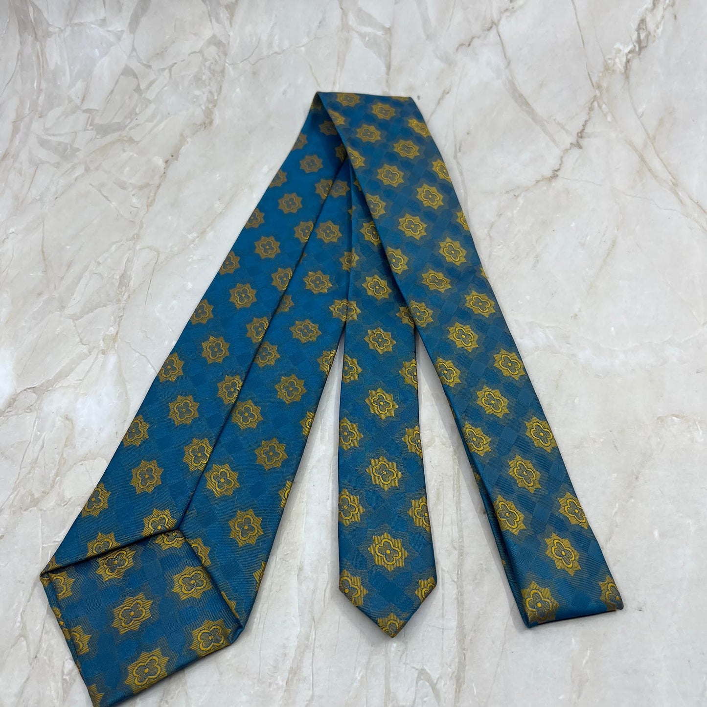 Retro 1960s Men's Blue and Gold Dacron Polyester Necktie Tie TC9