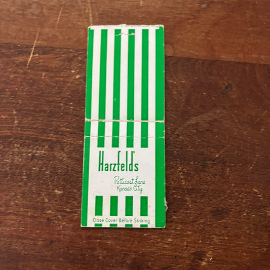 Harzfeld's Petticoat Lane Kansas City MO Advertising Matchbook Cover MM11-4