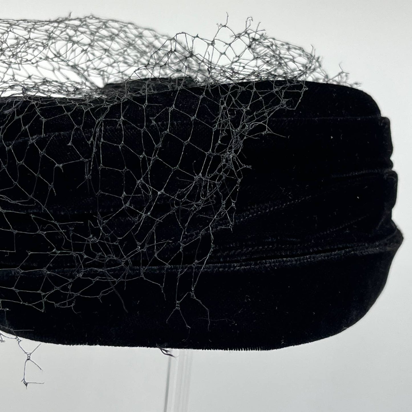 Vintage 1940s Black Velvet Pillbox Hat with Netting HB1