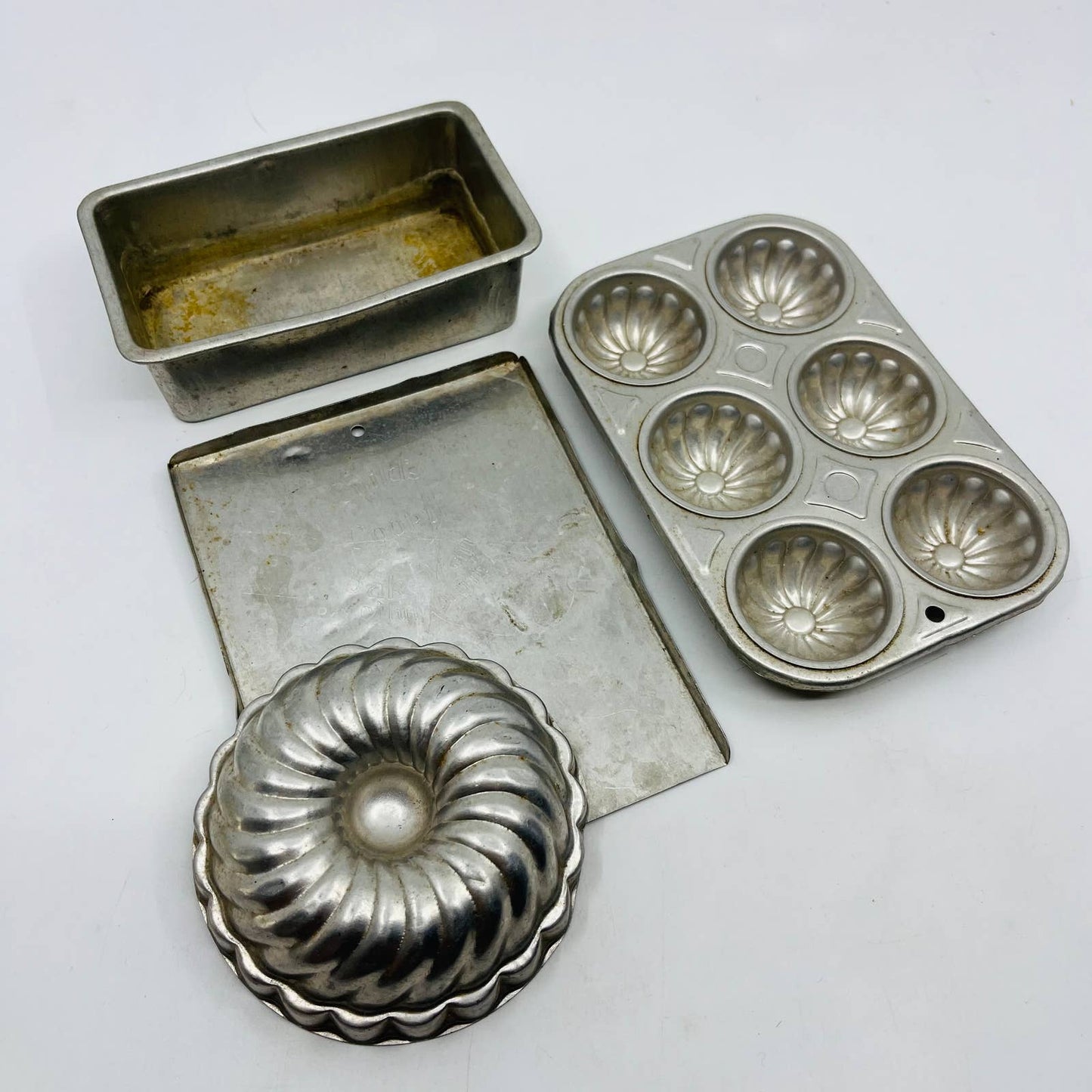 Vintage Toy Kitchen Metal 4 Piece Baking Set Muffin Bundt Cookie Loaf TB6