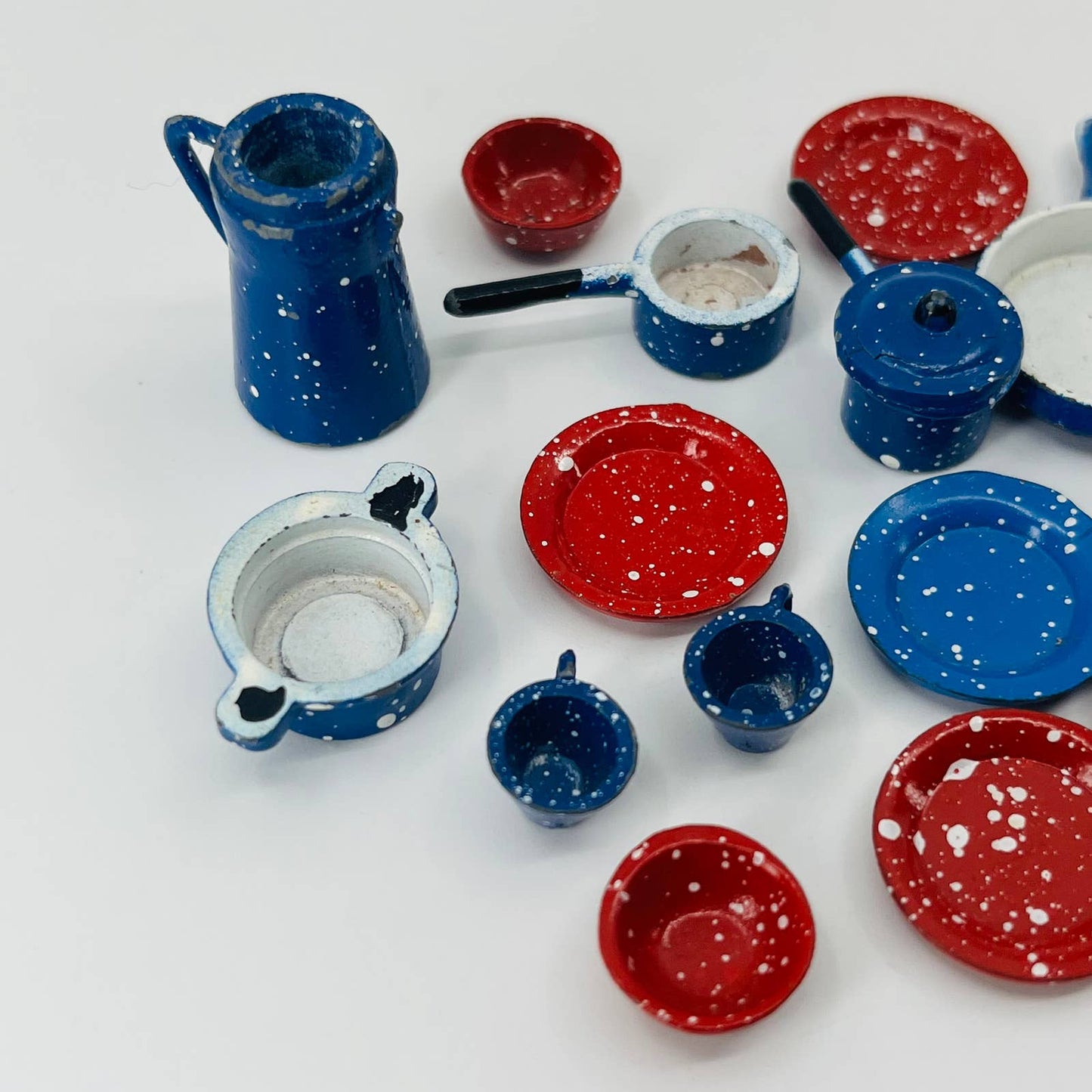 Miniature Red and Blue Graniteware Enamel Dishes Cookware 19pc Toy Dollhouse SB4