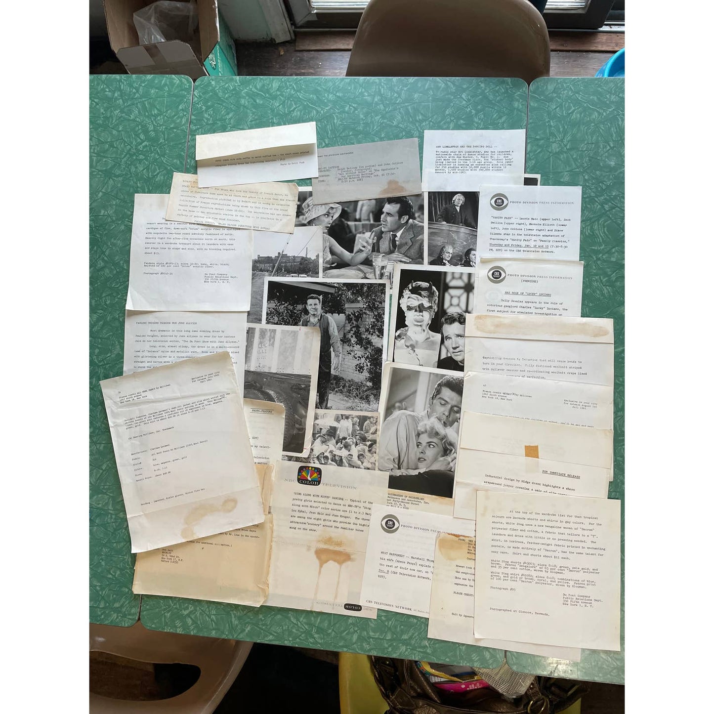 1960 Huge Lot of Assorted Press Release Photos & Papers TJ8