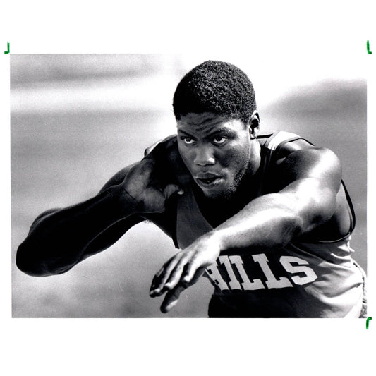 1990 Original Press Photo Hills College Track Shot Put African American 8x10 AD2