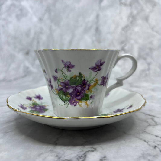 ROYAL STANDARD Fine Bone China England Cup and Saucer Violets TA7