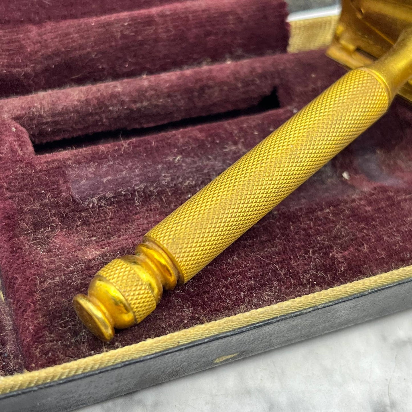 Vintage Gillette Double Sided Gold Tone Safety Razor With Case TJ9