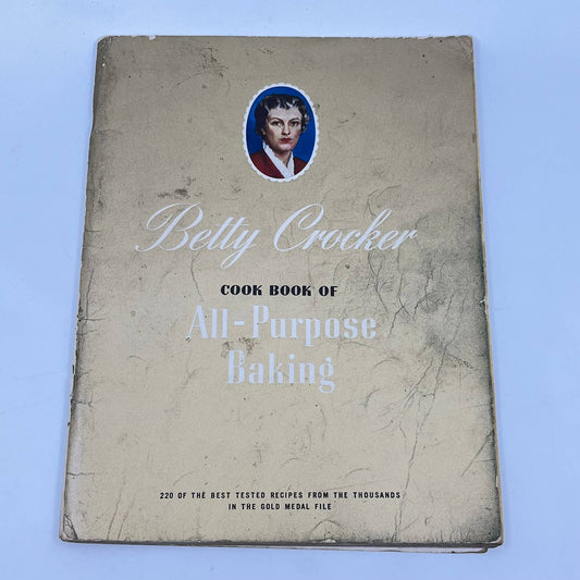 1942 GOLD COVER Betty Crocker Cook Book of All-Purpose Baking TF7-1