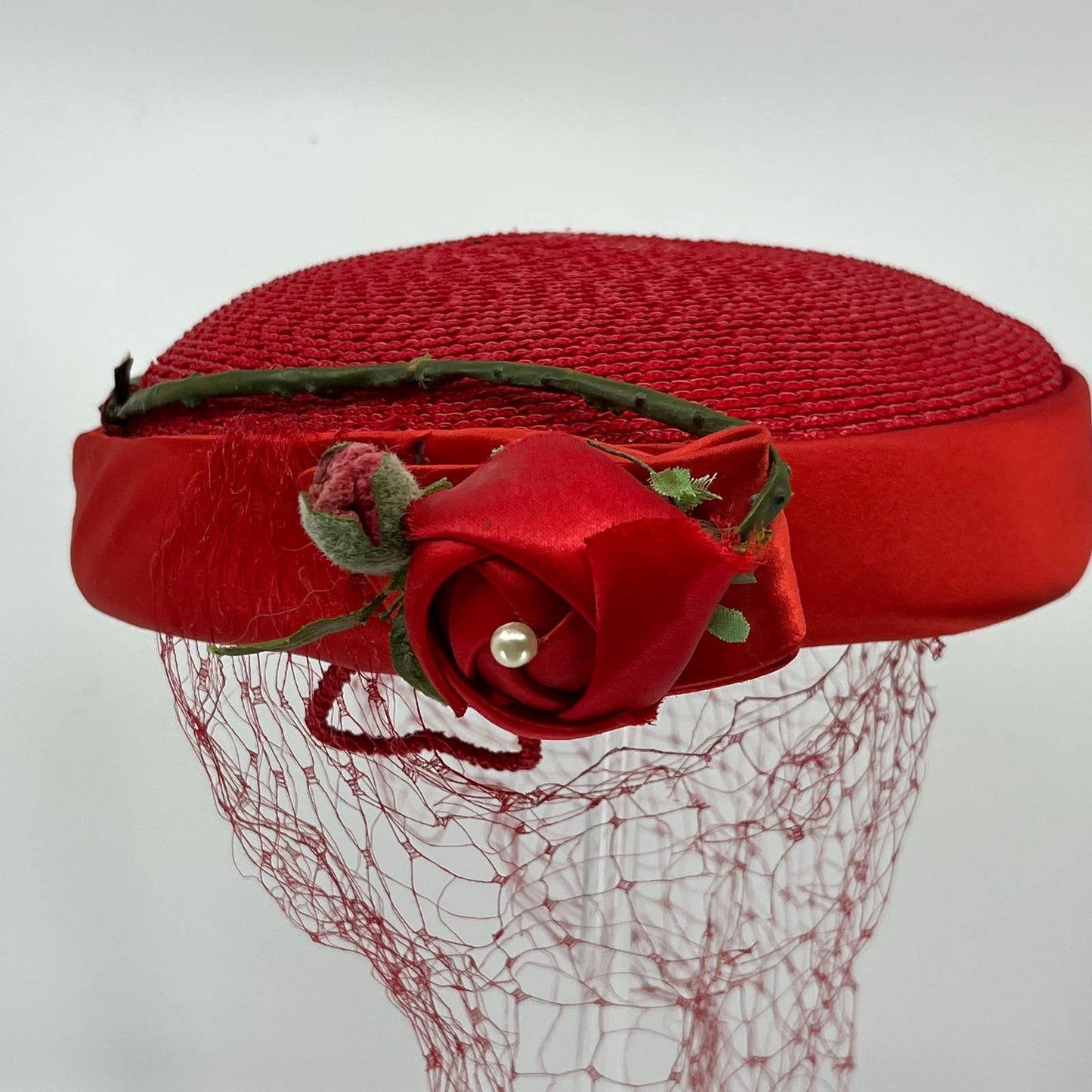 Vintage Woman’s Red Rose Cocktail Fascinator Pillbox Hat Millinery Netting HB1