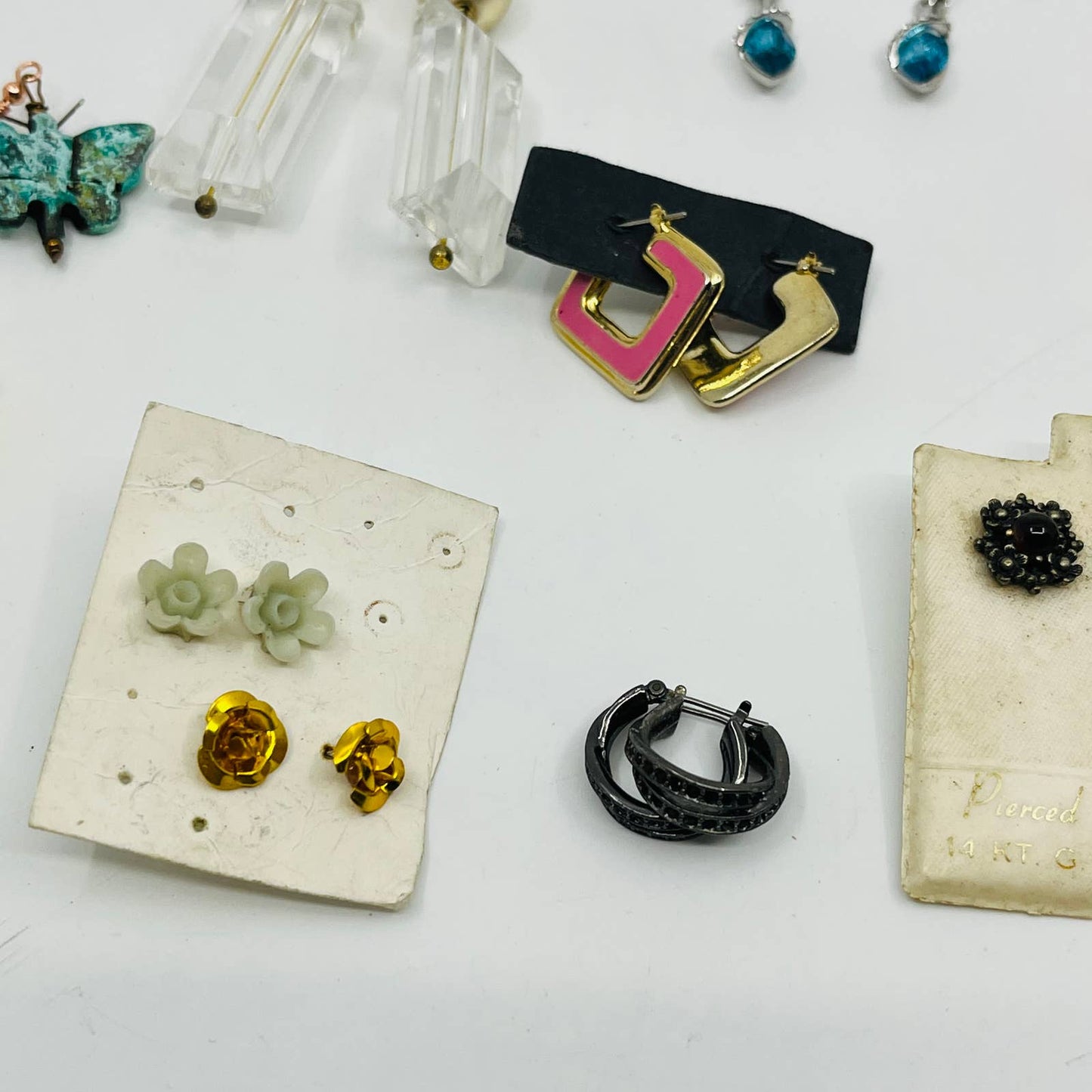 Vintage Lot of 17 Pairs of Costume Jewelry Earrings Earrings SB7