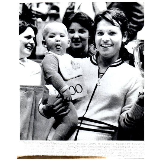 1978 Original Press Photo Women's Tennis Evonne Goolagong & Daughter 8x10" AD2-2