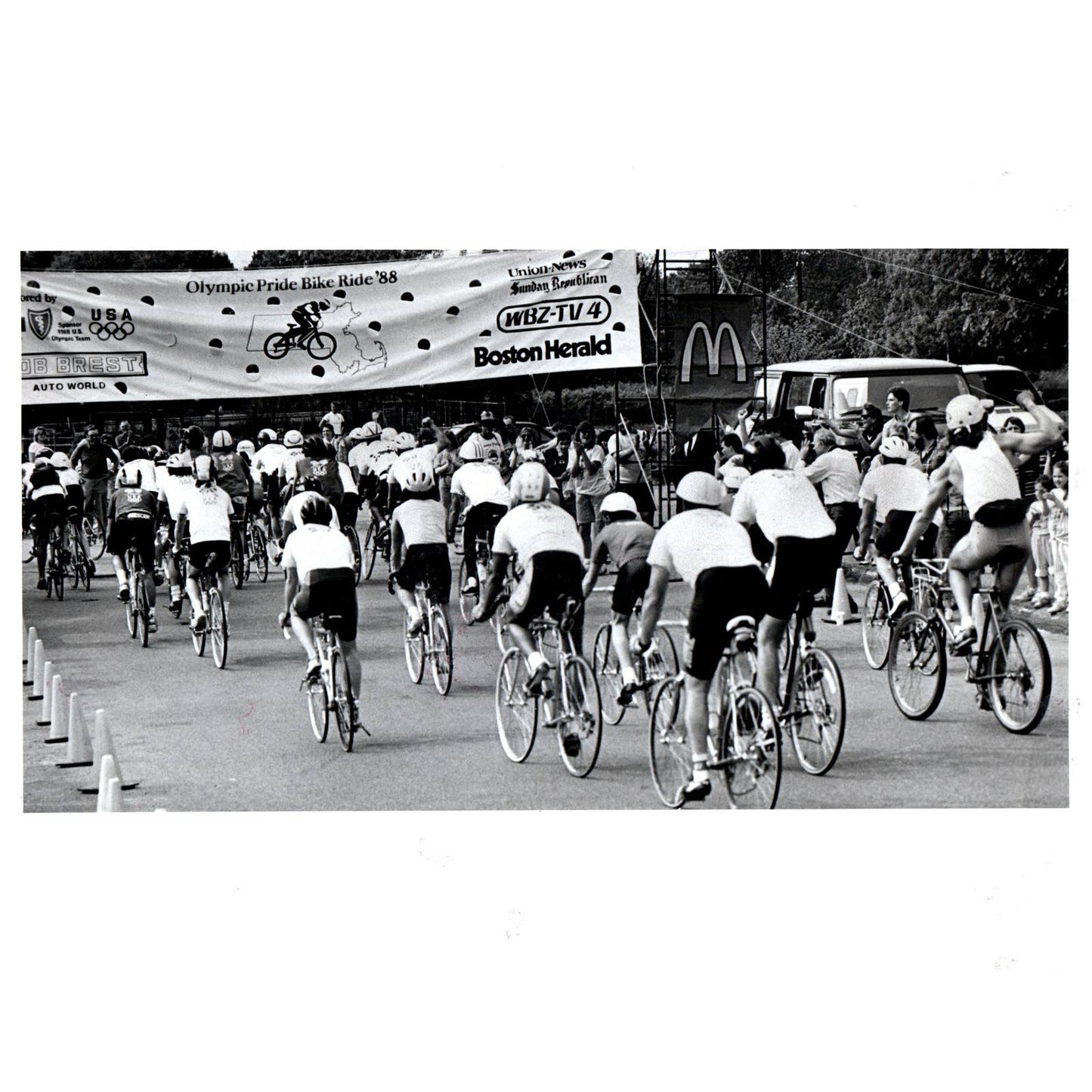 1988 Press Photo Cycling Ride for Pride Bike Trip Springfield to Boston 8x10 AD3