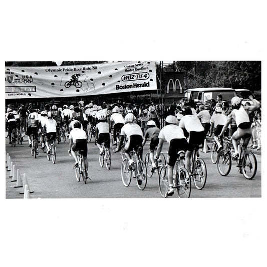 1988 Press Photo Cycling Ride for Pride Bike Trip Springfield to Boston 8x10 AD3