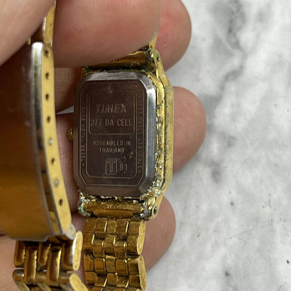 Vintage Women’s Timex Quartz Watch TK2-P