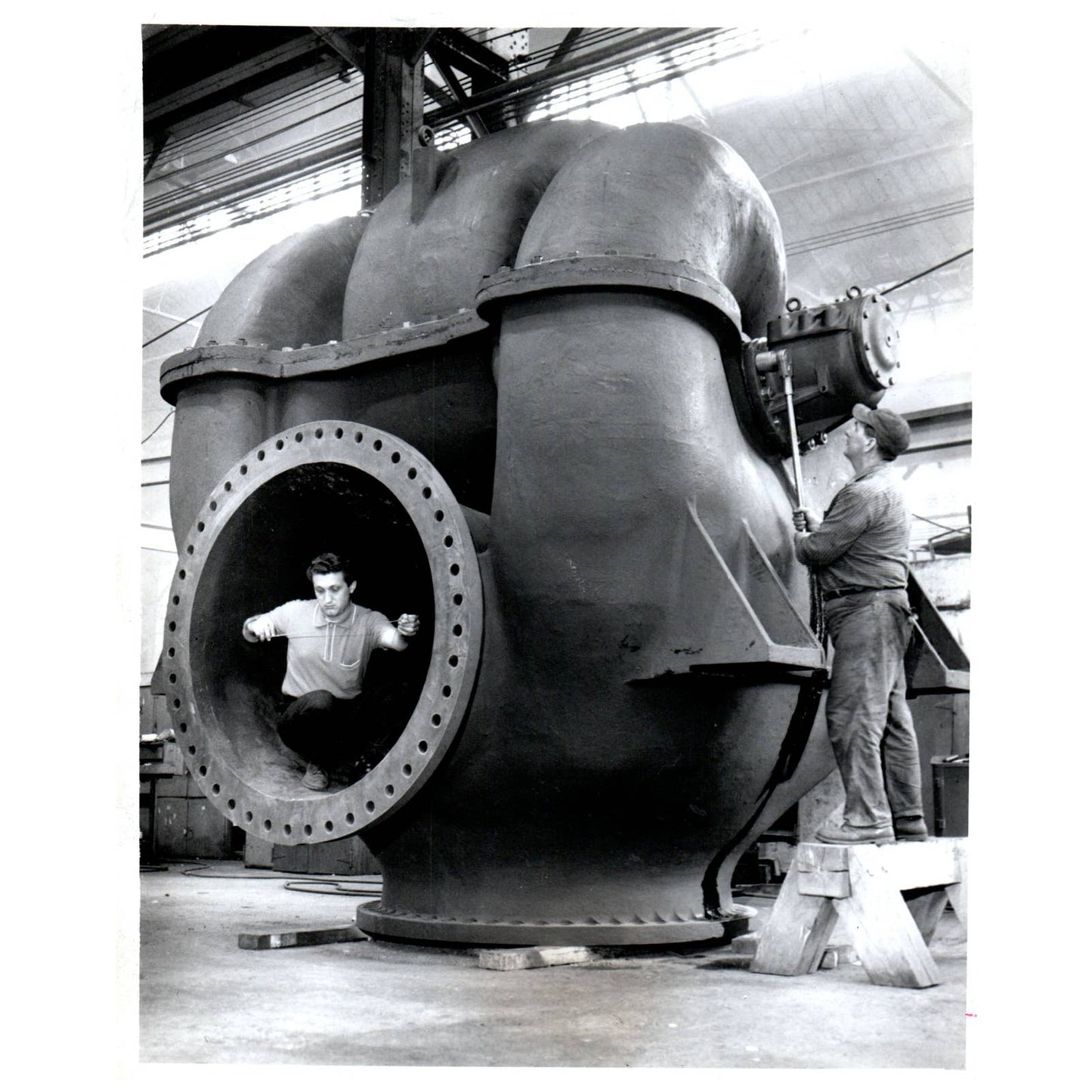 c1960 Original Press Photo Man Inside Large Industrial Turbine Demo AE1