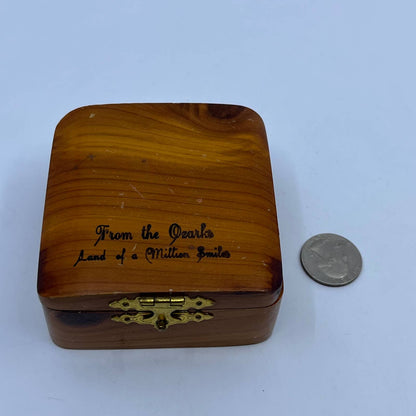 1930s Cedar Wood Souvenir Powder Makeup Box Compact 3x3” TF5