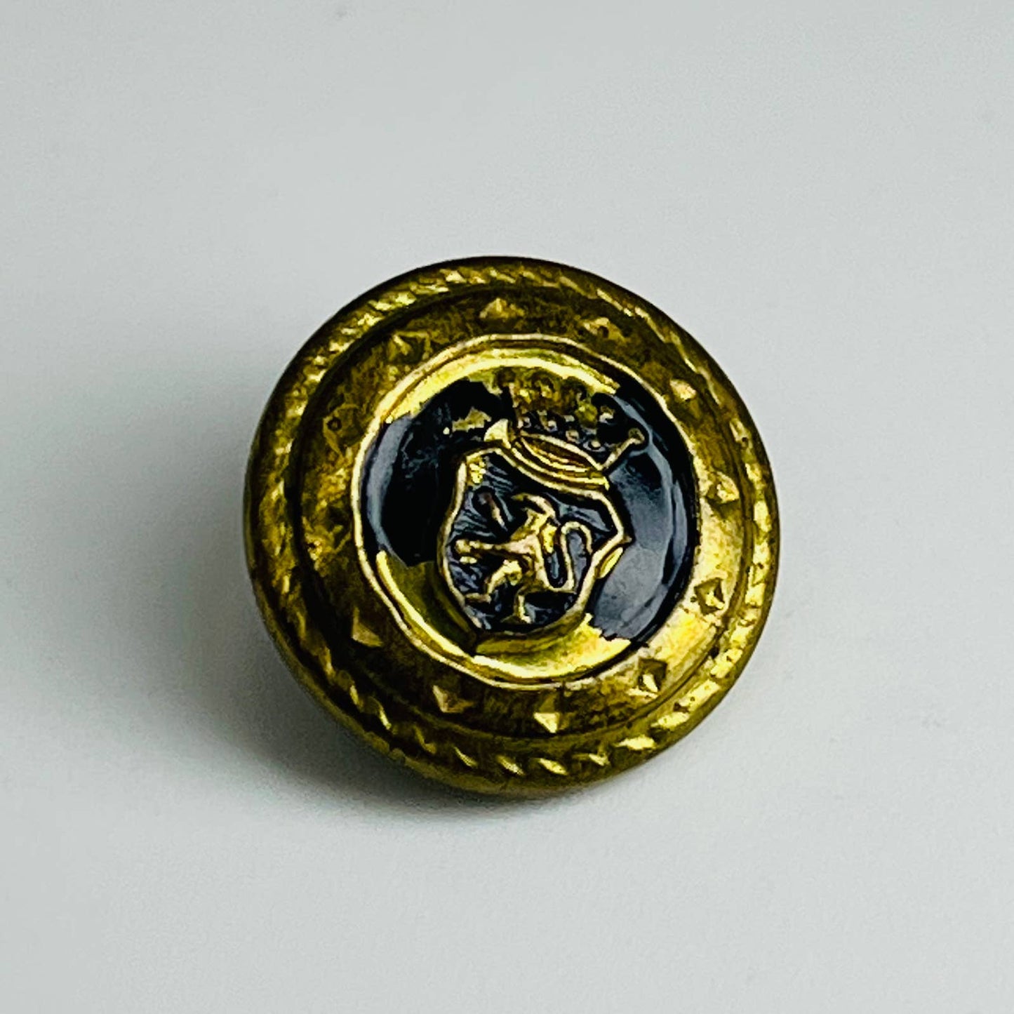 Antique Lion Crown Crest Embossed Brass Button SB5-35