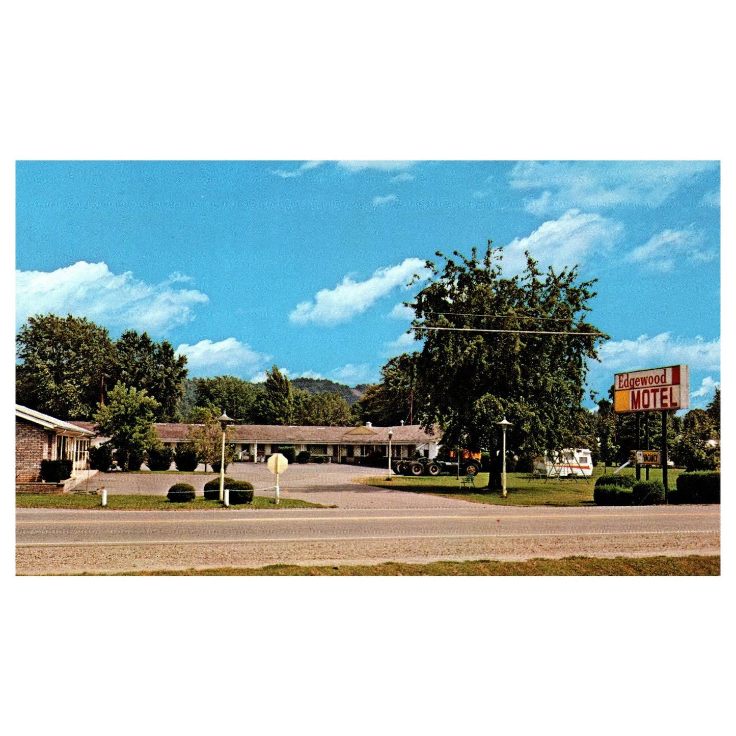 Vintage Postcard - Edgewood Motel Ravenswood West Virginia 1973 AD9