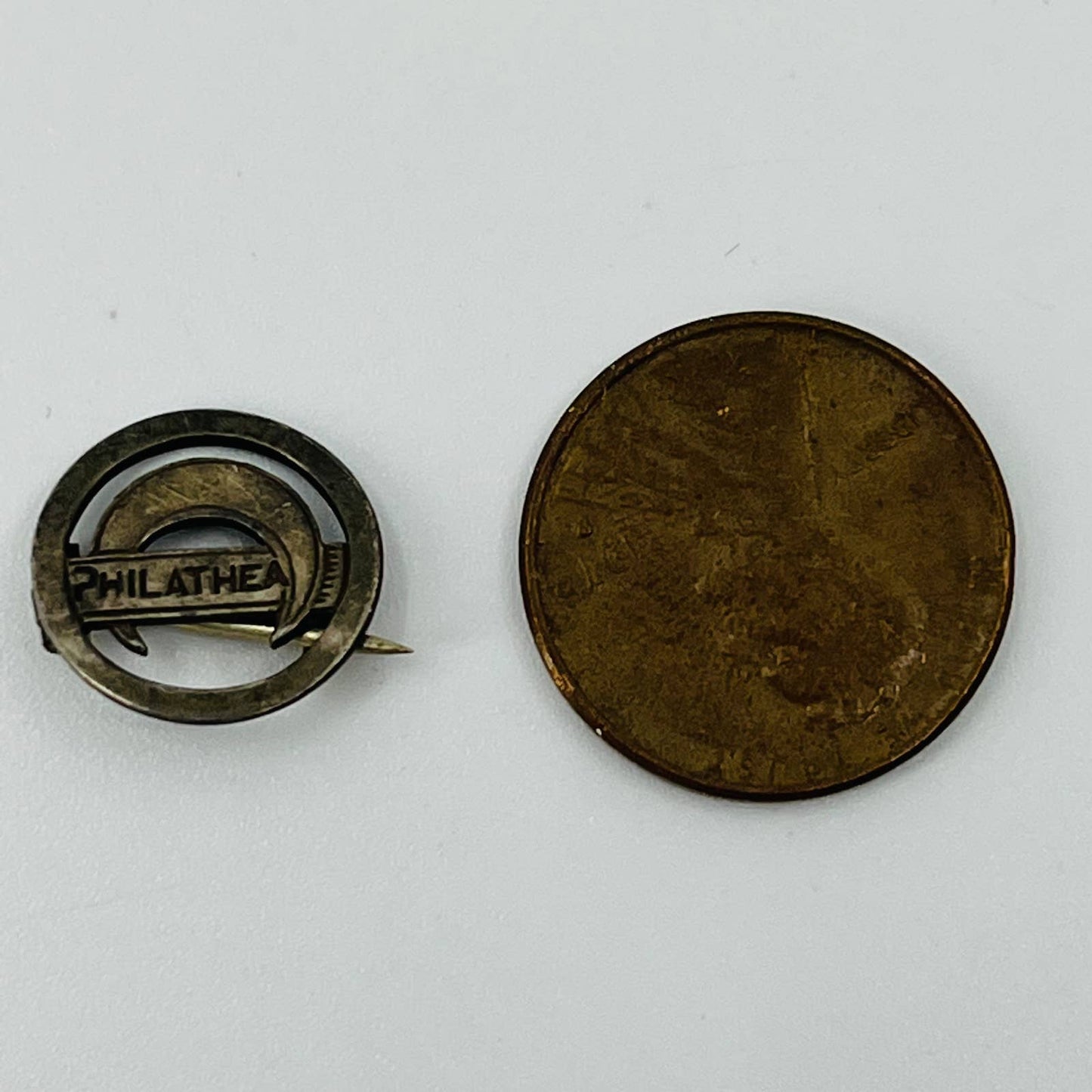ANTIQUE METAL PATINA PHILATHEA WOMENS BIBLE CLASS CRESCENT MOON CIRCLE PIN SB3