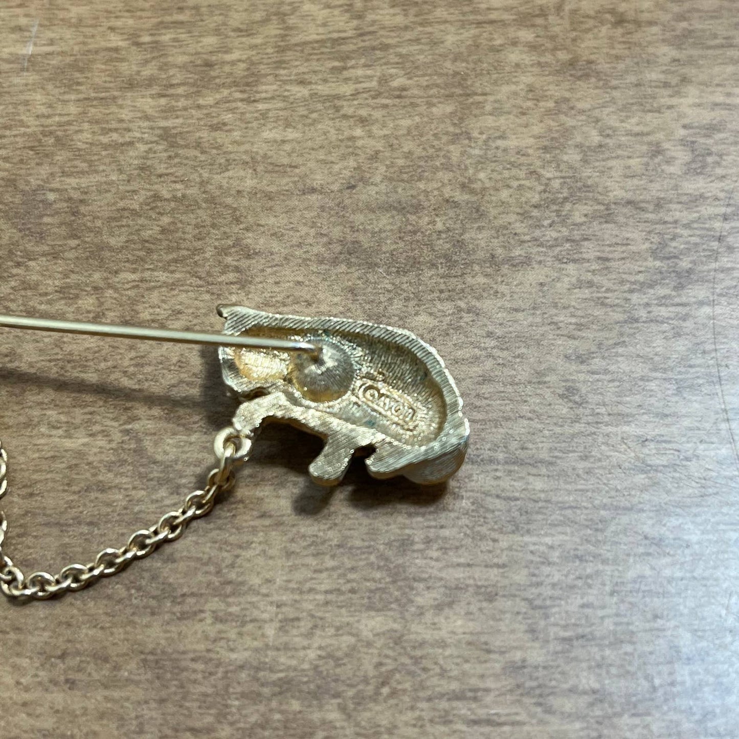 Vintage Avon Mama Cat and Baby Kitten Gold Tone Stick Pin SE1