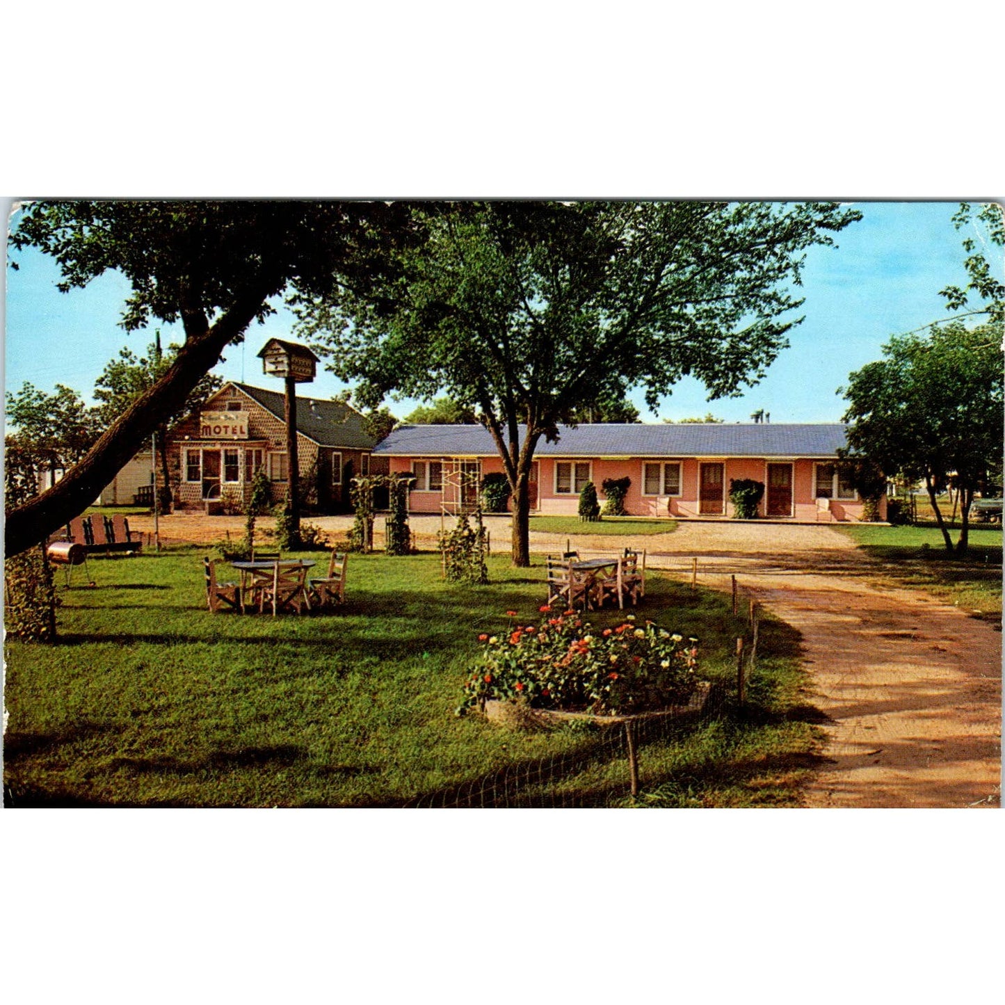 Rest Best Motel Front View Millston Wisconsin Original Postcard TJ9-P3