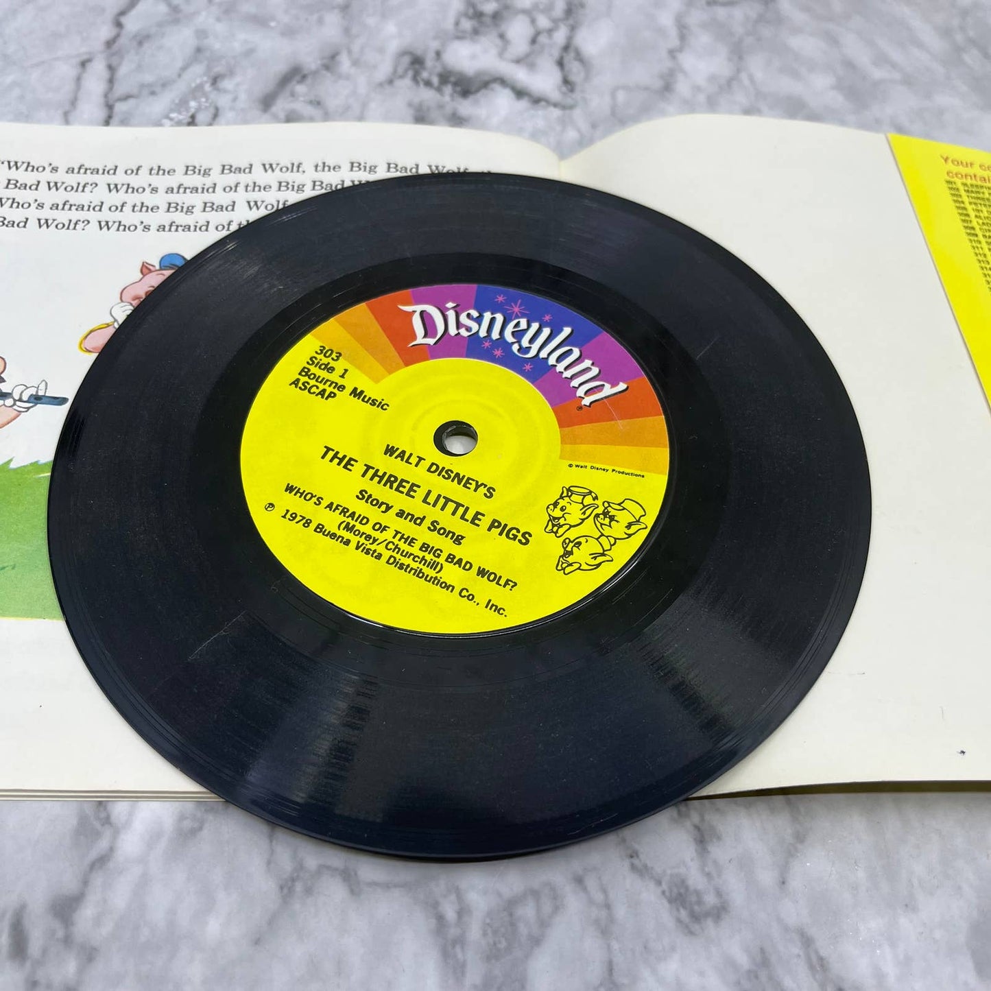 Walt Disney's Story of Three Little Pigs Read Along Book & Record '78 #303 TJ7