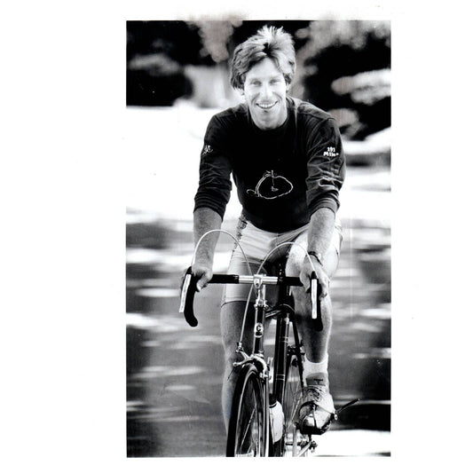 1980s Press Photo Cycling Man Riding Bike Boston Herald Nancy Lane 8x10" AD3