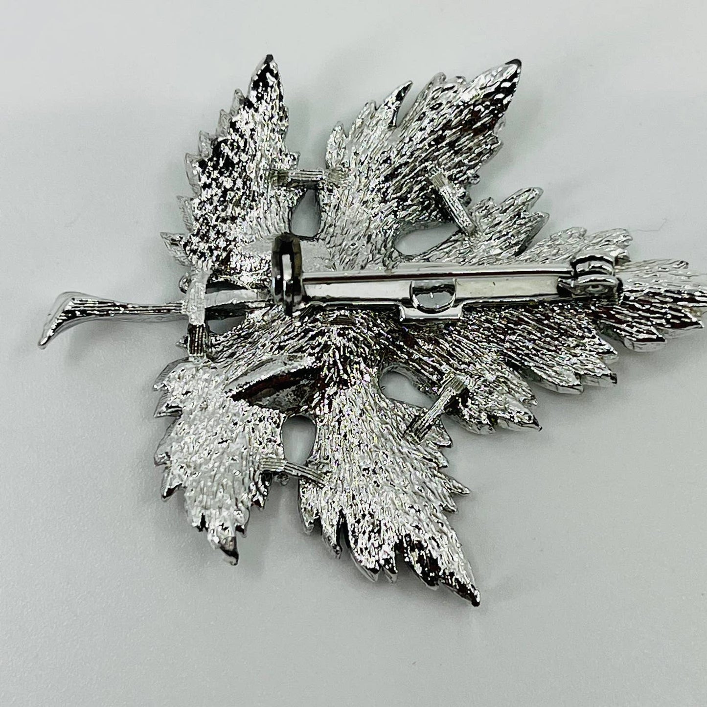 Vintage Textured Maple Leaf Pin Brooch Silver Tone SB2