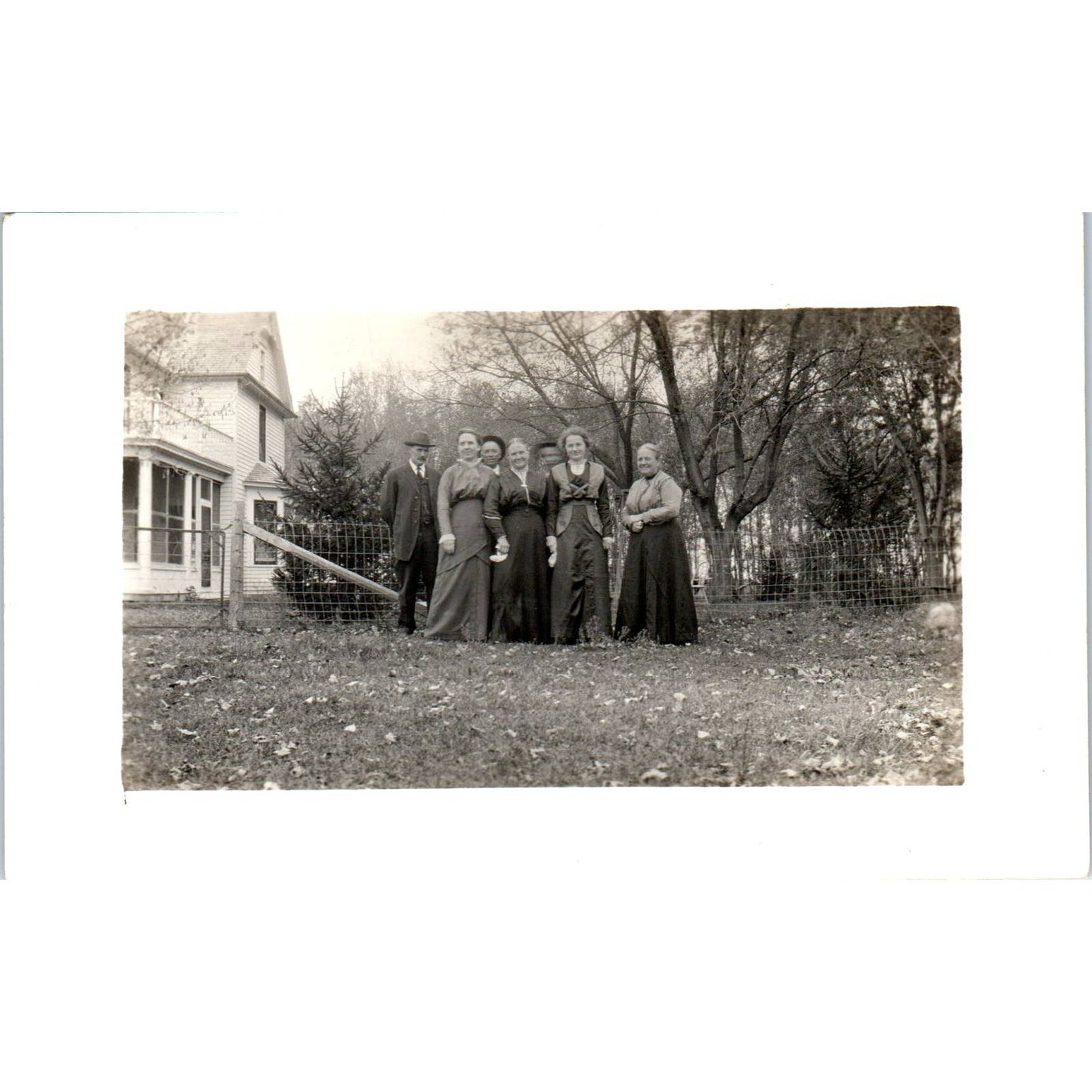 Antique RPPC Postcard Group of 7 Pose in Front of Farmhouse EA3