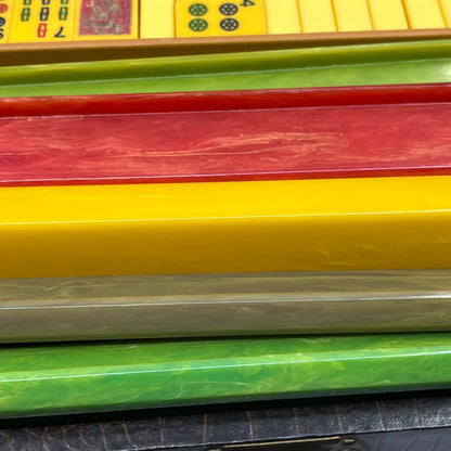 Vtg Butterscotch Bakelite Mahjong Set 156 Tiles, 5 Multicolor Racks, Dice, Cards