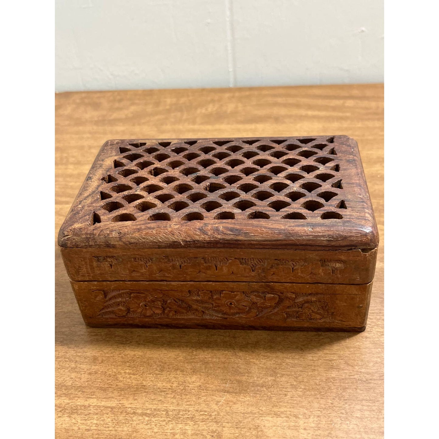 Vintage Hand Carved Solid Teak Wood Trinket Box Keepsake Jewelry 6 x 4 TH7