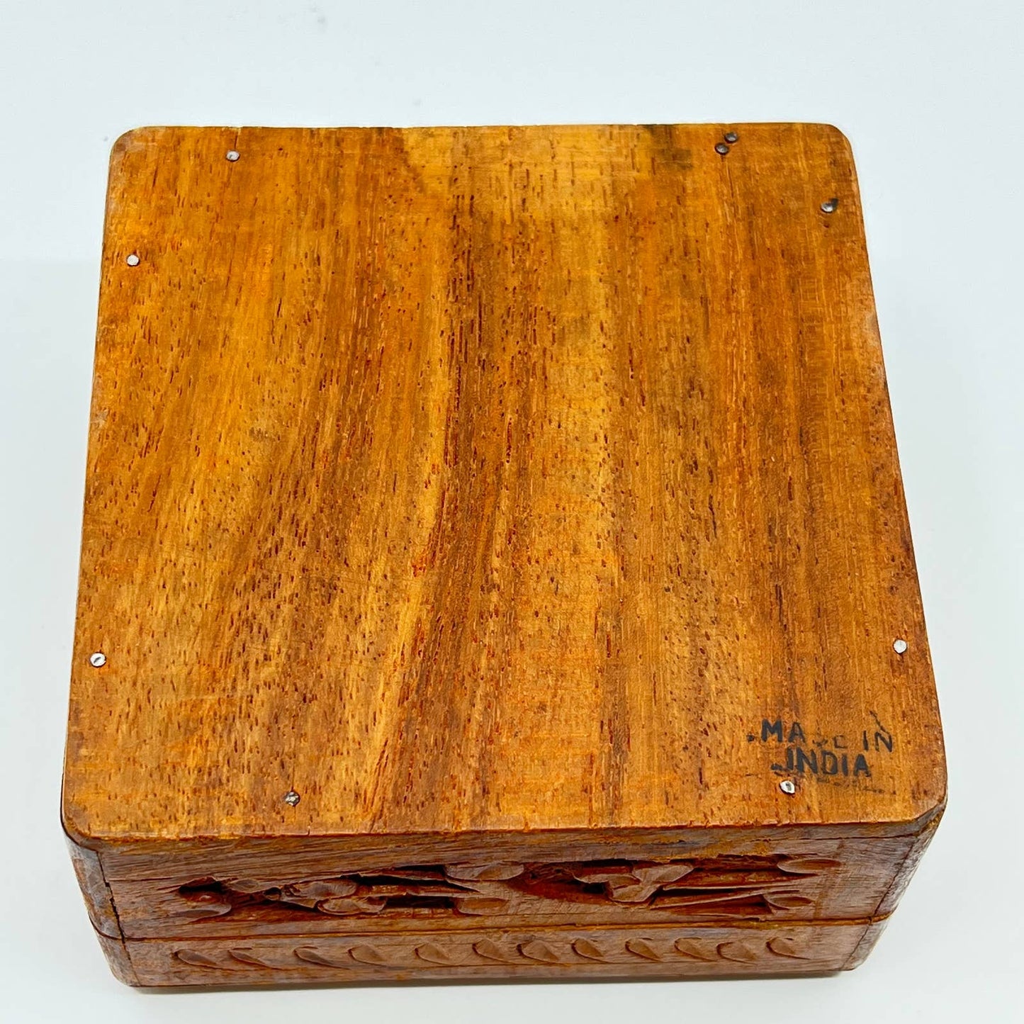 Vintage Teak Wood Carved Trinket Box Mother of Pearl Inlay India 4x4x2” TE5