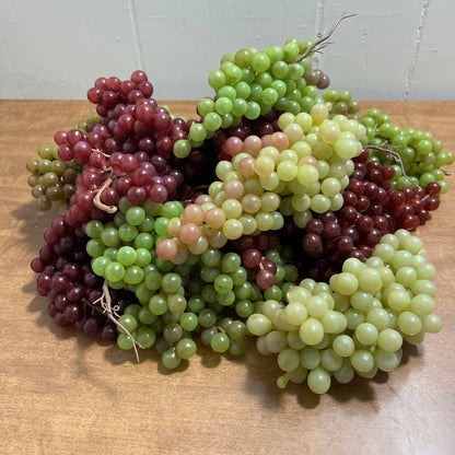 Vintage Basket of MCM Hyper Realistic Red and Green Grapes TG9